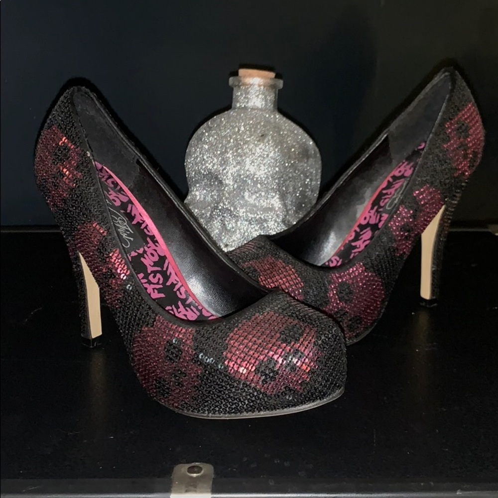 Pink and black Sequin pumps